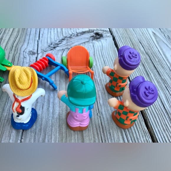 Lot PEANUTS Snoopy Vinyl Happy Meal Toys Carts Handtruck Collectible Toy Figures - Picture 4 of 5